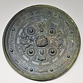 三角縁二神二獣鏡 静岡県磐田市松林山古墳出土、東京国立博物館蔵。