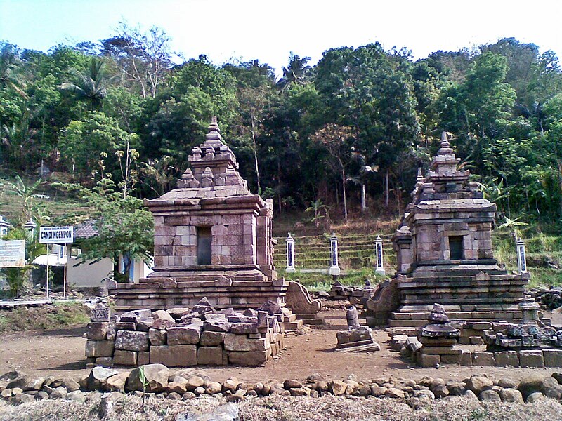 Barkas:Candi ngempon.jpg