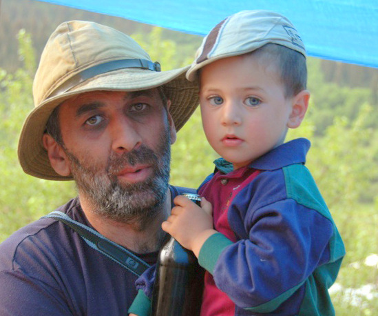 ფაილი:Father and Son in Hats - Svaneti, Georgia.jpg