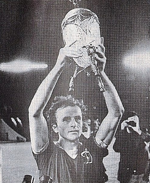 ფაილი:Manuchar Machaidze with the Soviet Crystal Cup. 3 September 1976.jpg