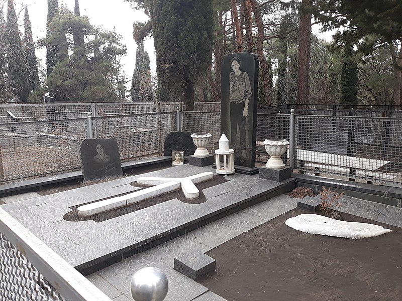 ფაილი:Eka Bejanishvili grave.jpg