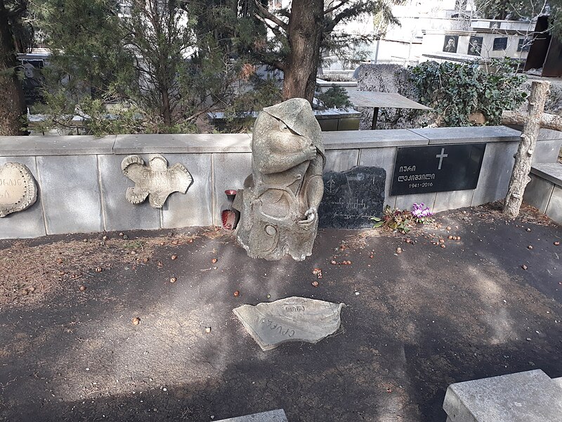 ფაილი:Tina Enuqidze grave.jpg