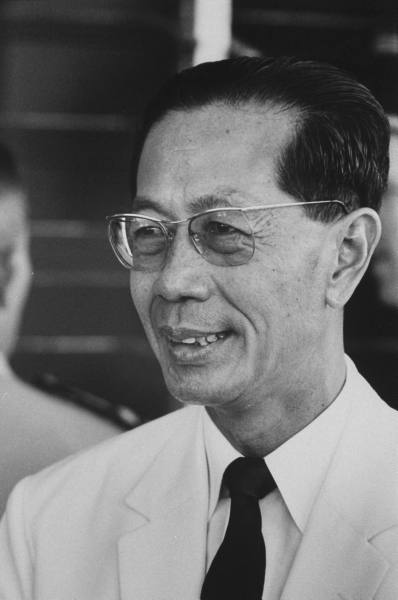 ឯកសារ:Camdodian Prime Minister Son Sann.November 1967.jpg