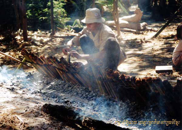 ឯកសារ:Prepare firing.jpg