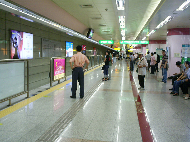 파일:Daegusubway2 Banwoldang stn.jpg