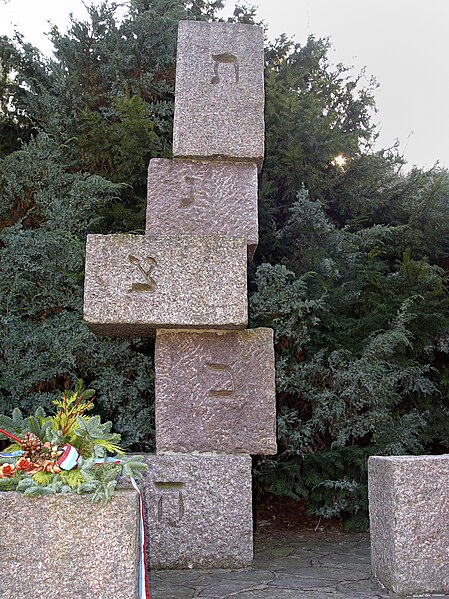 Fichier:Pafemillen Auschwitz Monument w2.jpg