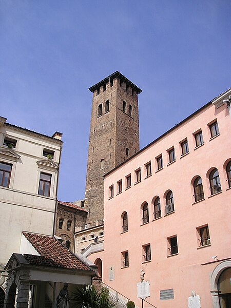 Archivi:16 Municipio e torre Palazzo della Ragione.JPG