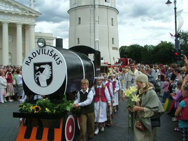 Vaizdas:Radviliškis Dainu sventėje.jpg