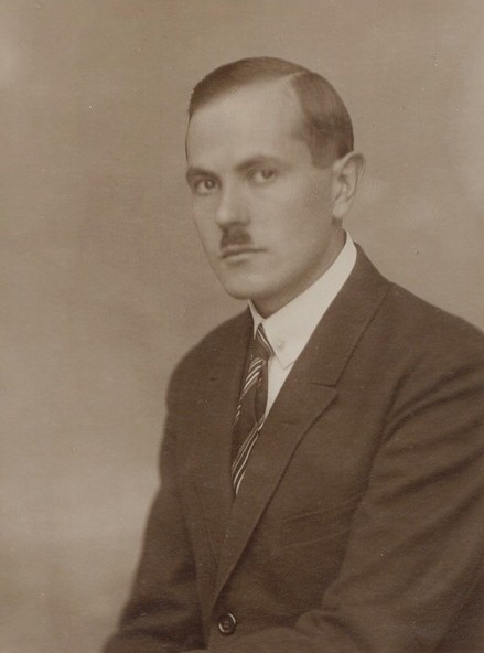 Attēls:Bernhards zutis 1929 cropped.jpg