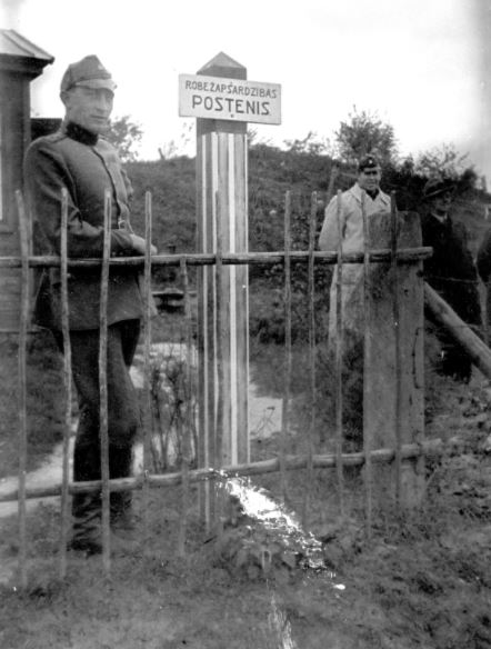 Attēls:Latvijas-Polijas robežapsardzes postenis 1934.jpg