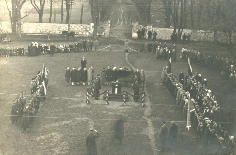 Attēls:18. novembra svētku parāde Dzelzavā ap 1930.jpg