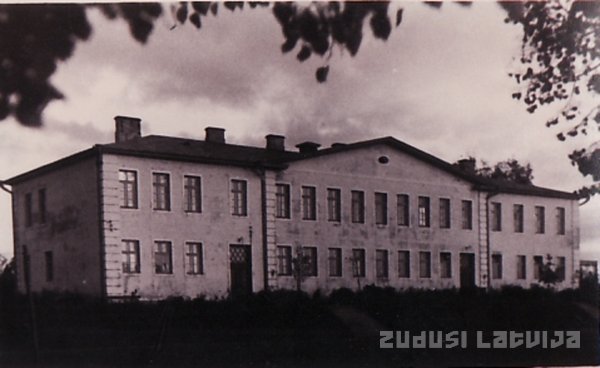 Attēls:Līvānu pamatskola ap 1930. gadu.jpg