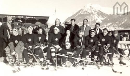 Attēls:Latvijas hokeja valstsvienība Davosā 1935.jpg