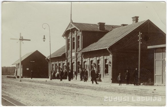 Attēls:Vecgulbenes šaursliežu dzelzceļa stacija (1907).jpg