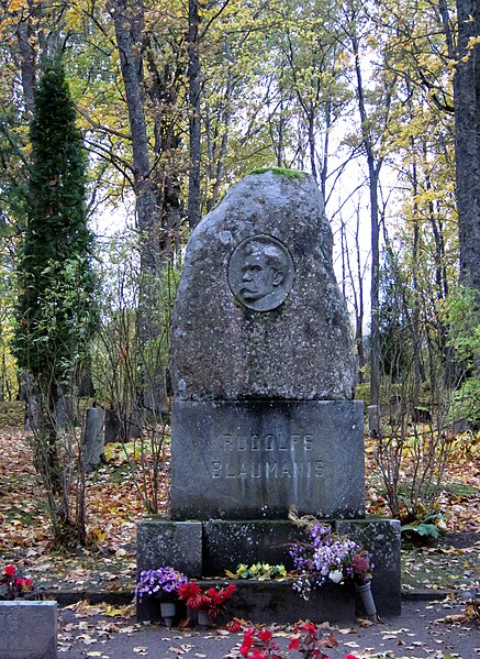 Attēls:Rūdolfa Blaumaņa kapa piemineklis.JPG