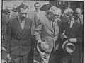 A. Višinskis ar atlasīto Latvijas Ministru prezidentu A. Kirhenšteinu Rīgas dzelzceļa stacijā 1940. gada jūnijā.