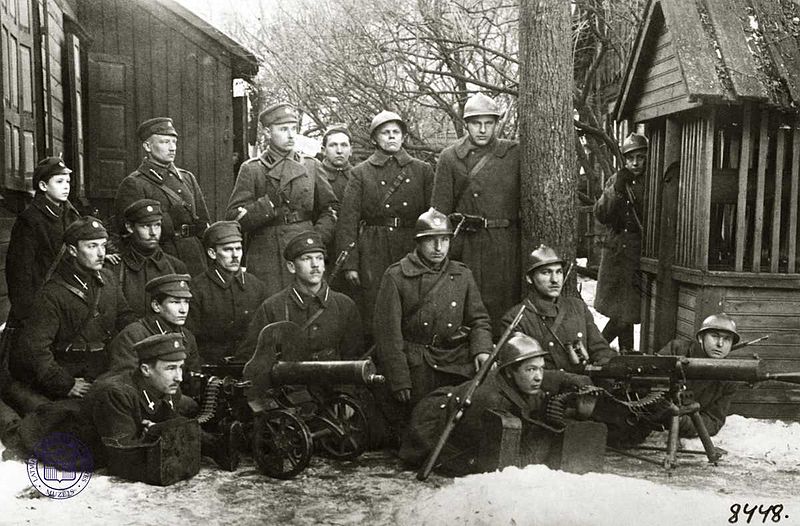 Attēls:Poļu un latviešu karavīri Daugavpilī (1920).jpeg