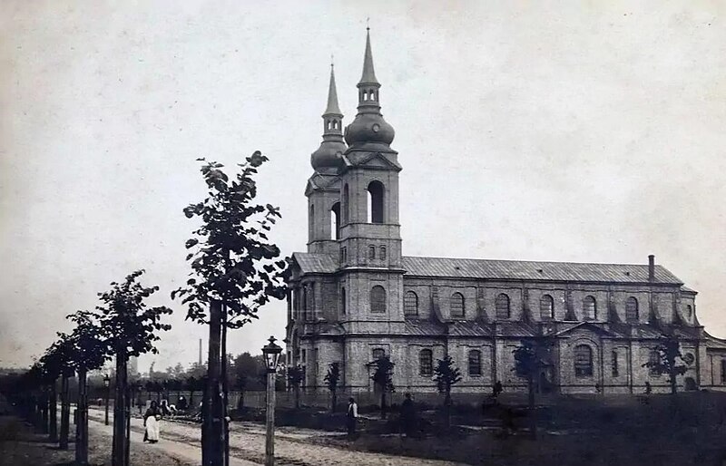 Attēls:Liepājas iela un Alberta baznīca pirms 1915.jpg