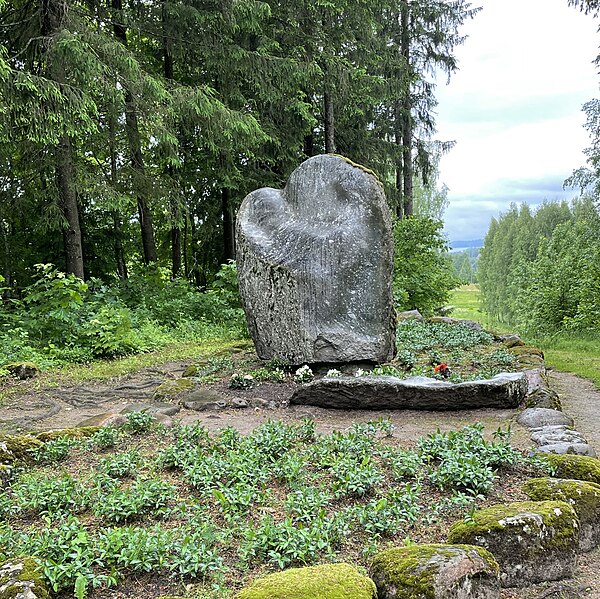 Attēls:Piemiņas akmens K. Skalbem un viņa sievai 1.jpg