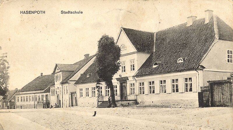 Attēls:Aizputes pilsētas skolas ēka pēc 1902.jpg