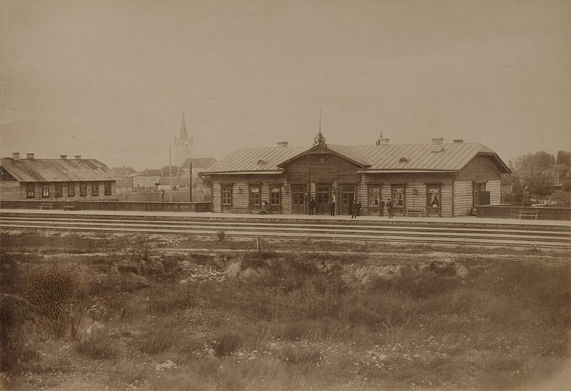Attēls:Cēsu vecākā dzelzceļa stacija.jpg