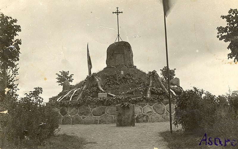 Attēls:Augškurzemes partizānu pulka piemineklis Asarē 1929.jpg