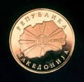 10 zlatni denari- avers (10 godini od osamostojuvanjeto na Makedonija) 2001.jpg