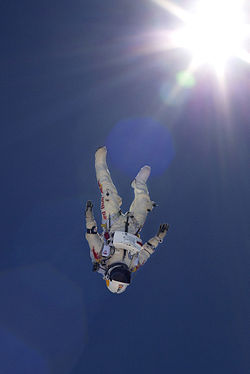 പ്രമാണം:RB Stratos test jump - Felix Baumgartner in free fall ((c) Luke Aikins Red Bull Content Pool).jpg