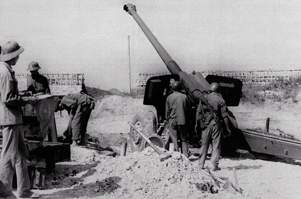 പ്രമാണം:Vietnamese artillery 1979.jpg