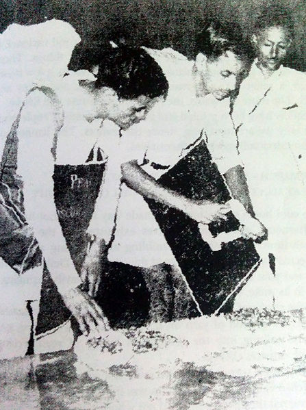 പ്രമാണം:E.P. Menon and Satish Kumar.jpg