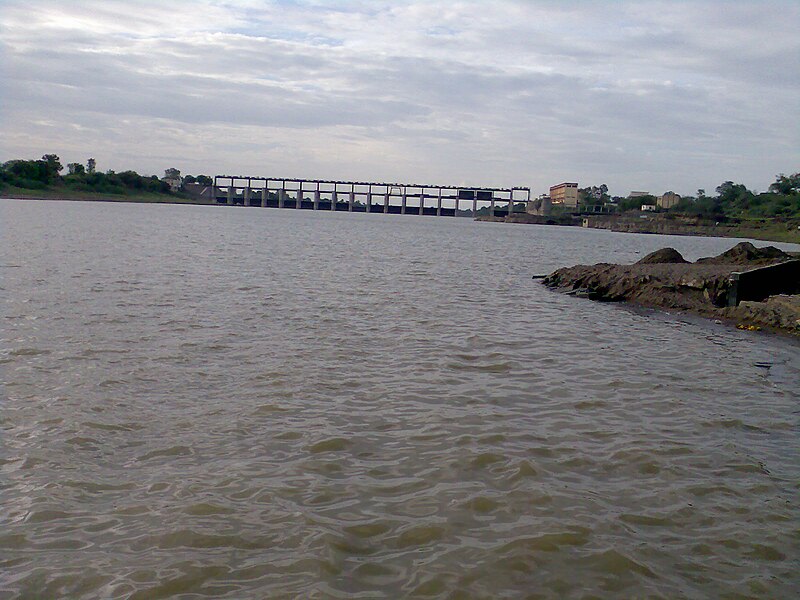 चित्र:Vishnupuri Dam Nanded.jpg