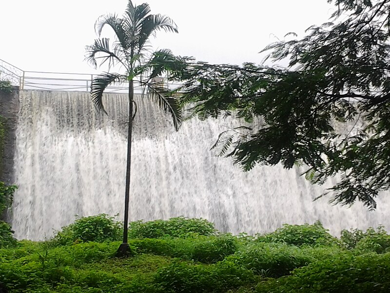 चित्र:Powai dam04.jpg