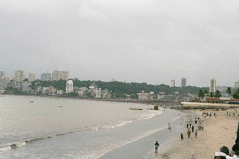 चित्र:Mumbai beach-01.jpg