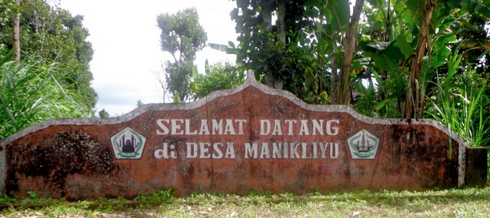 Fail:Papan tanda desa Manikliyu.jpg