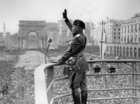 Fail:Benito_Mussolini_Roman_Salute.jpg