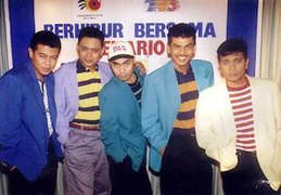 Anggota Kumpulan Senario ketika melancarkan album pertama mereka, Senario pada tahun 1997.