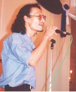 ဖိုင်:Htoo-Ein-Thin-Concert.jpg