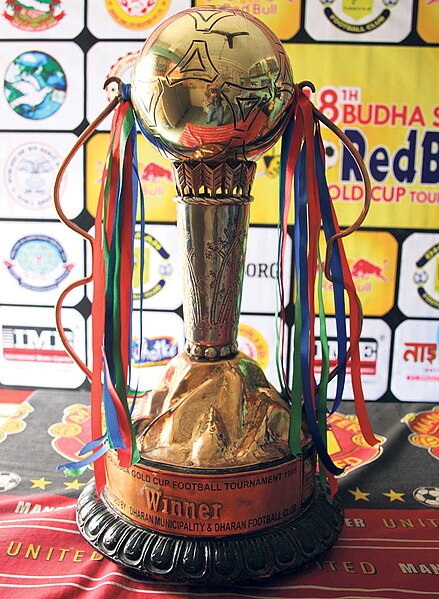 चित्र:Budha Subba Goldcup Trophy.jpg