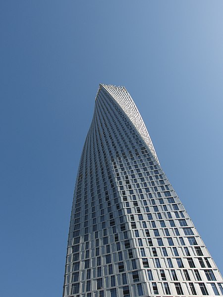 Plik:Cayan Tower in Dubai, 2014 (3).jpg