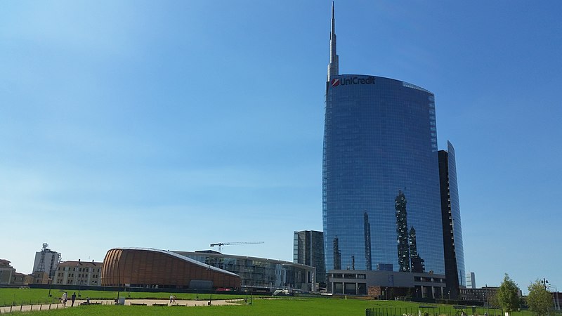 Plik:Torre Unicredit in Milan, Italy 2015.jpg