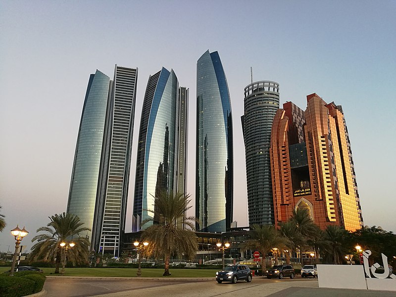 Plik:Etihad Towers in Abu Dhabi, 2017.jpg