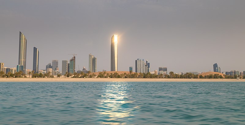 Plik:Reflection of the sunset in Abu Dhabi, 2017.jpg