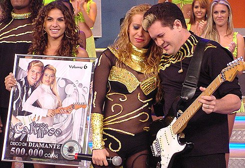 Ficheiro:Banda Calypso no Domingão do Faustão (2005).jpg