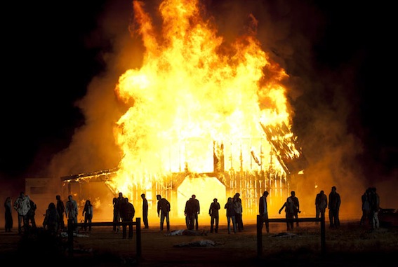 Ficheiro:TWD, Episode 13 Burning Barn.jpg