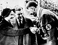 Duque e Duquesa de Windsor com Adolf Hitler, 1937.jpg