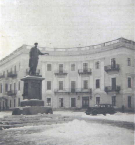 Fișier:Statuia ducelui de Richelieu din Odessa în 1942 (Istorie) 2744 07.12.2011 Fond 3EA3376E9CFC41409704DEBF8BED0EAE.jpg