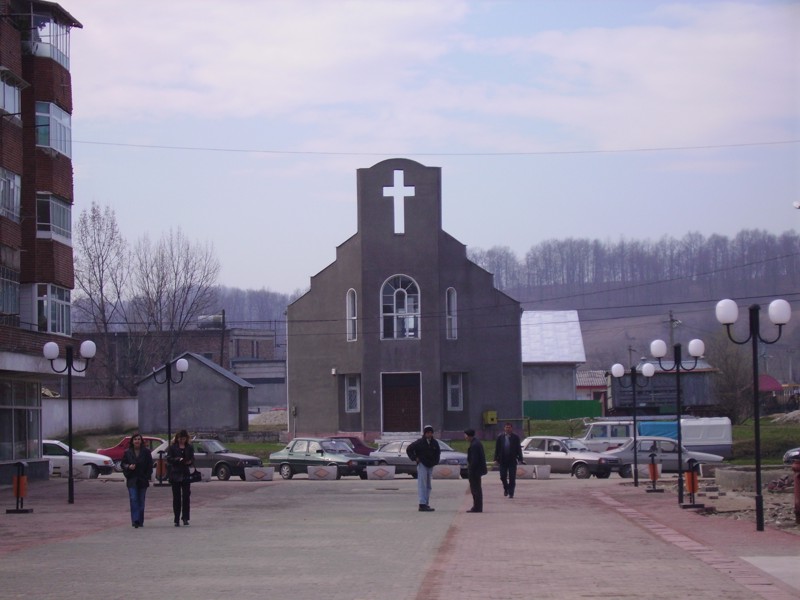 Fișier:Biserica Baptista - orasul Rovinari.JPG