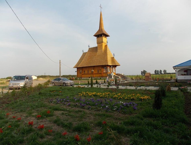 Fișier:Biserica din lemn Slobozia-Ciorasti.jpg