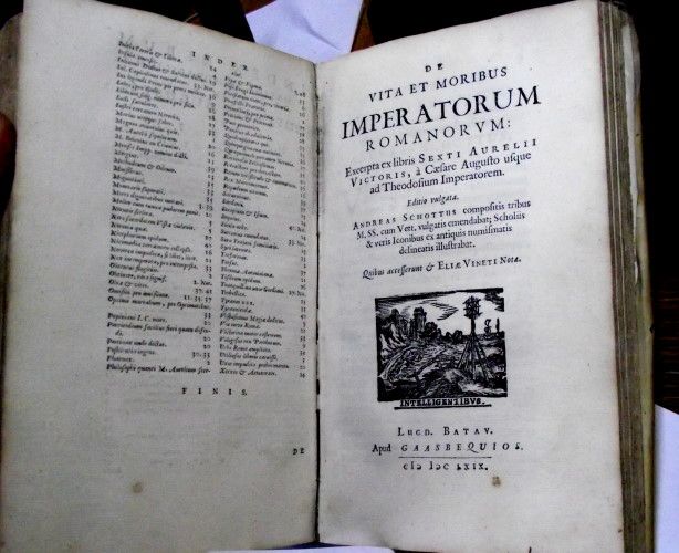 Fișier:De vita et moribus imperatorum Romanorum (Carte veche și manuscris) 2745 04.11.2015 Tezaur 2FAD3FFEE64747B9A953B1DD71057558.jpg