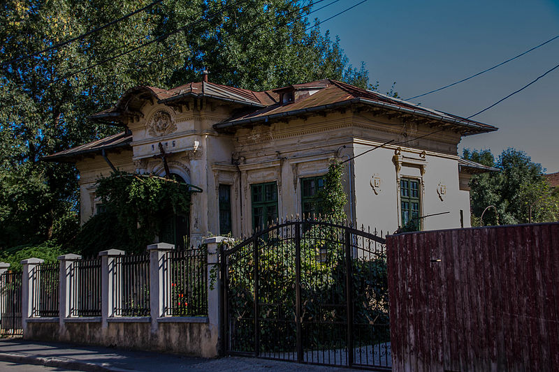 Fișier:Casa, fosta Biserica Romano-Catolica din Urziceni 02.jpg